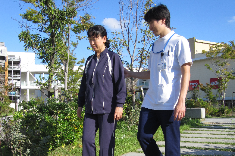 歩く