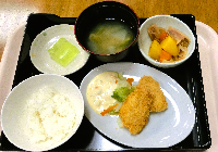 昼　食